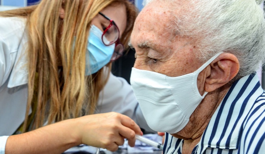 Mossoró amplia vacina bivalente contra Covid-19 para idosos a partir dos 60 anos